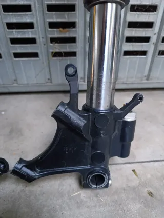 Forcelle Yamaha R6 da riparare