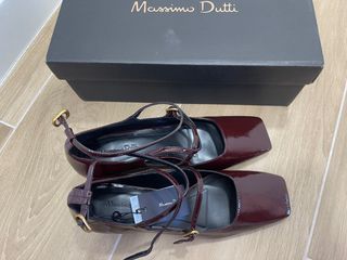 Zapatos Massimo Dutti tacón hebillas burdeos