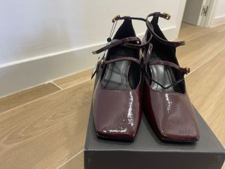 Zapatos Massimo Dutti tacón hebillas burdeos