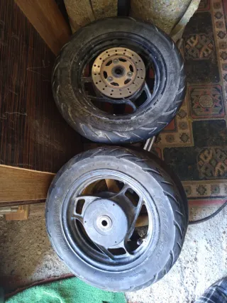 Llantas Jog R Antigua con cubiertas