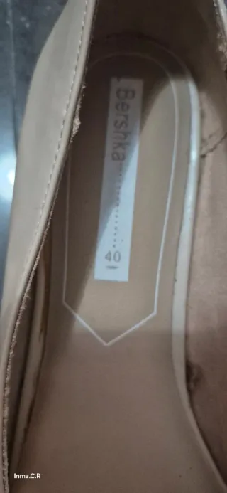 Zapatos planos Bershka beige talla 40
