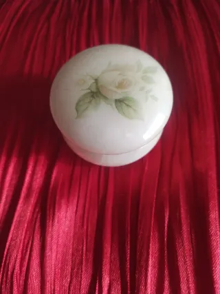 Caja joyero de alabastro con rosa