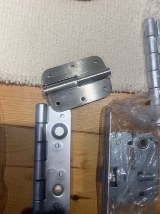 Bisagras metálicas varias