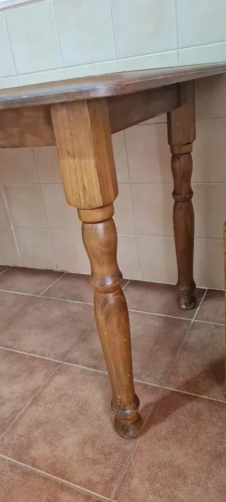 Mesa rústica y 6 sillas de madera