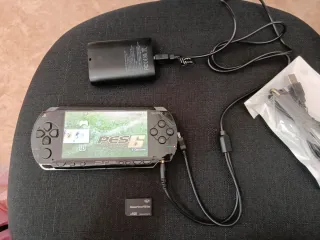PSP-1000 Nero con caricatore e Memory Stick
