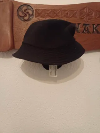 Gorro de paño negro