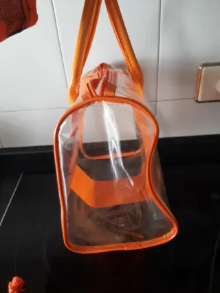 2 neceseres: transparente y tela+regalo de pareo