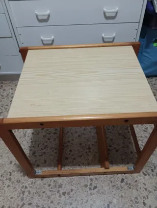 Trona de madera para niños