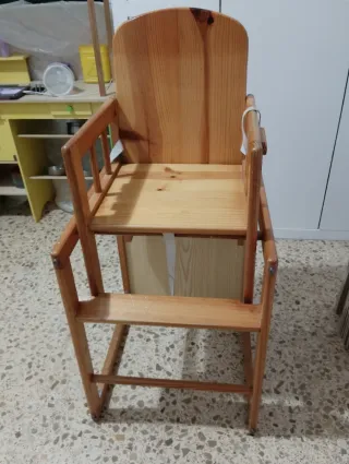 Trona de madera para niños