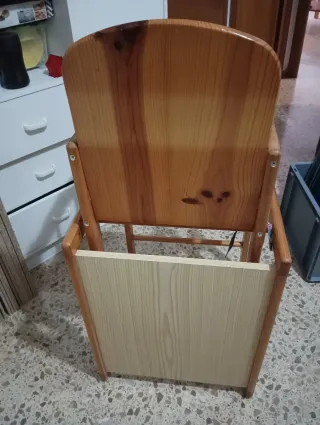 Trona de madera para niños