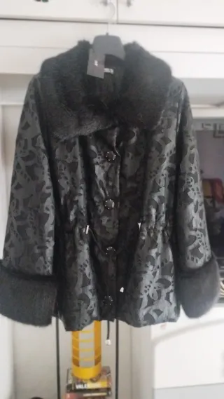 Giacca donna nera con pelliccia made in Italy