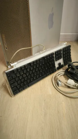 Apple Power Mac G5 2005 + Teclado + Cables