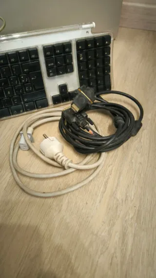 Apple Power Mac G5 2005 + Teclado + Cables