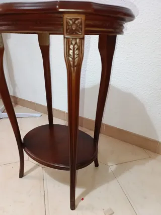 Mesita auxiliar antigua de madera