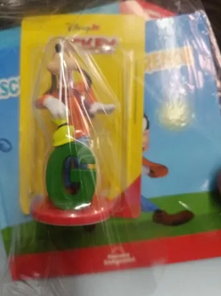 Figura Mickey Mouse Disney Jr. Goofie letra G