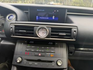 Lexus RC300h executive + techo solar. 2017