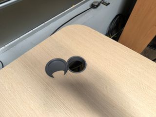 Mesa de oficina profesional en L