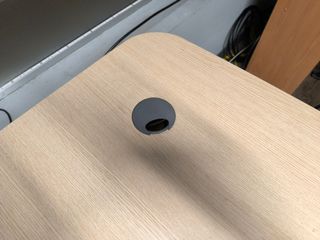 Mesa de oficina profesional en L