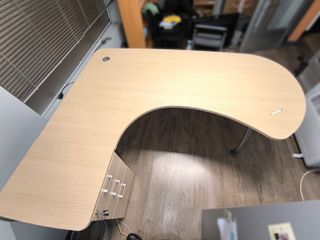 Mesa de oficina profesional en L