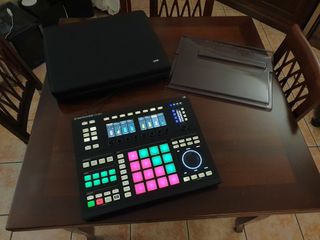 NI Maschine Studio + Flight Case + Decksaver + Lic
