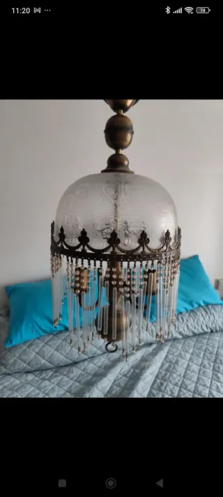 Lámpara antigua cristal y metal 60x 28, falta un p