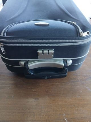 Maleta de viaje negra