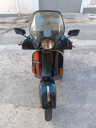 Vespa P200E 1983 Negra