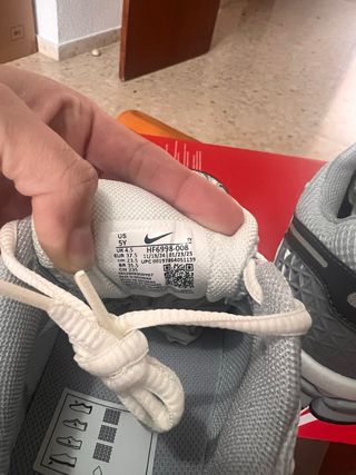 Nike Vomero 5 Gris y Blanco