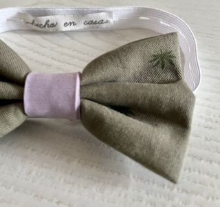 Pajarita artesanal de loneta estampado weed