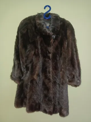 Abrigo de piel marrón