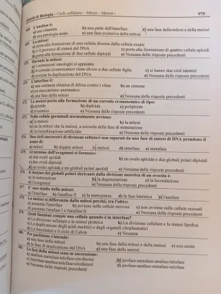 N.2 libri test d'ingresso università varie facoltà