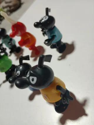 8 Figuras Kinder Musicales 2005