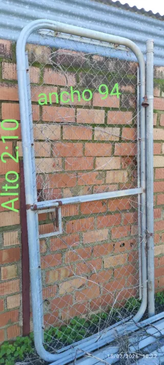 Puerta metálica para parcelas