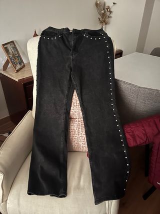 Pantalones vaqueros negros con perlas