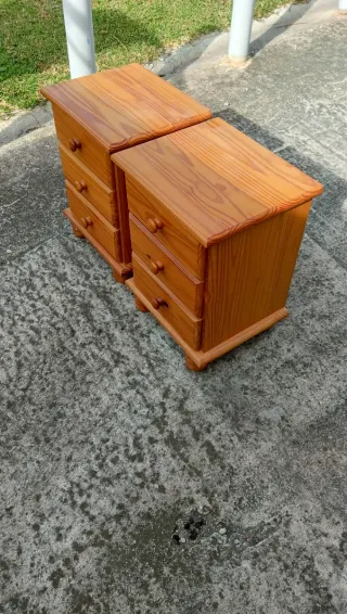 2 Mesitas de Noche Madera