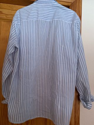 Camisa de rayas azul y blanca para hombre