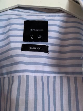 Camisa de rayas azul y blanca para hombre