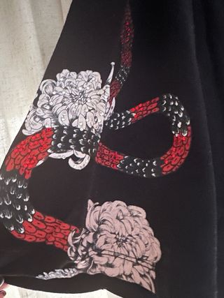Camiseta Zara  Negra Estampado llamativo pedrería
