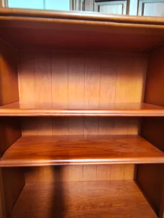 Estantería robusta de madera