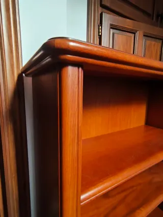 Estantería robusta de madera