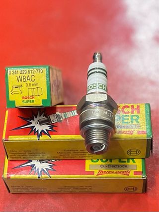 Bujía para Vespa o Lambretta Bosch W8AC (1unidad)