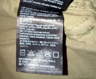 PANTALÓN CORTO ESTILO CARGO COLOR VERDE MILITAR.