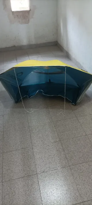 Sombrilla playa Tribord azul y amarilla