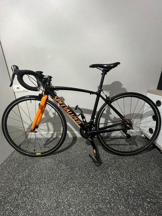 Bici de carretera Specialized negra/naranja