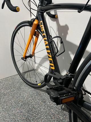 Bici de carretera Specialized negra/naranja