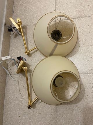 Lámpara de pared dorada y beige