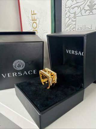 Anillo Versace Dorado