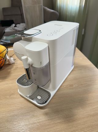Cafetera Nespresso DeLonghi Blanca
