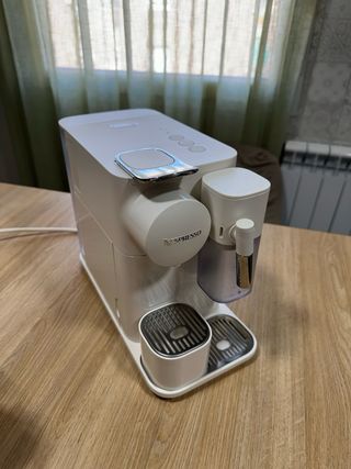 Cafetera Nespresso DeLonghi Blanca