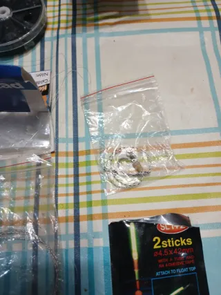 Kit pesca anzuelos plomos y más